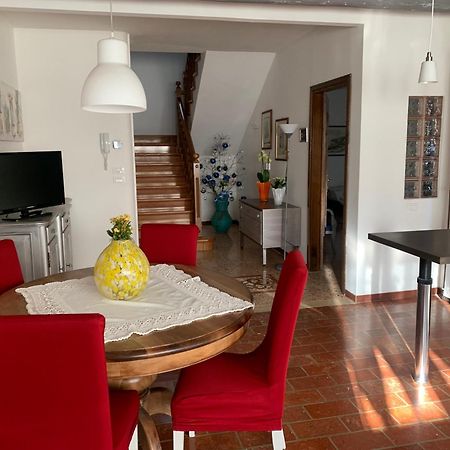 トッリ・ディ・クアルテゾーロ A Casa Di Luヴィラ エクステリア 写真