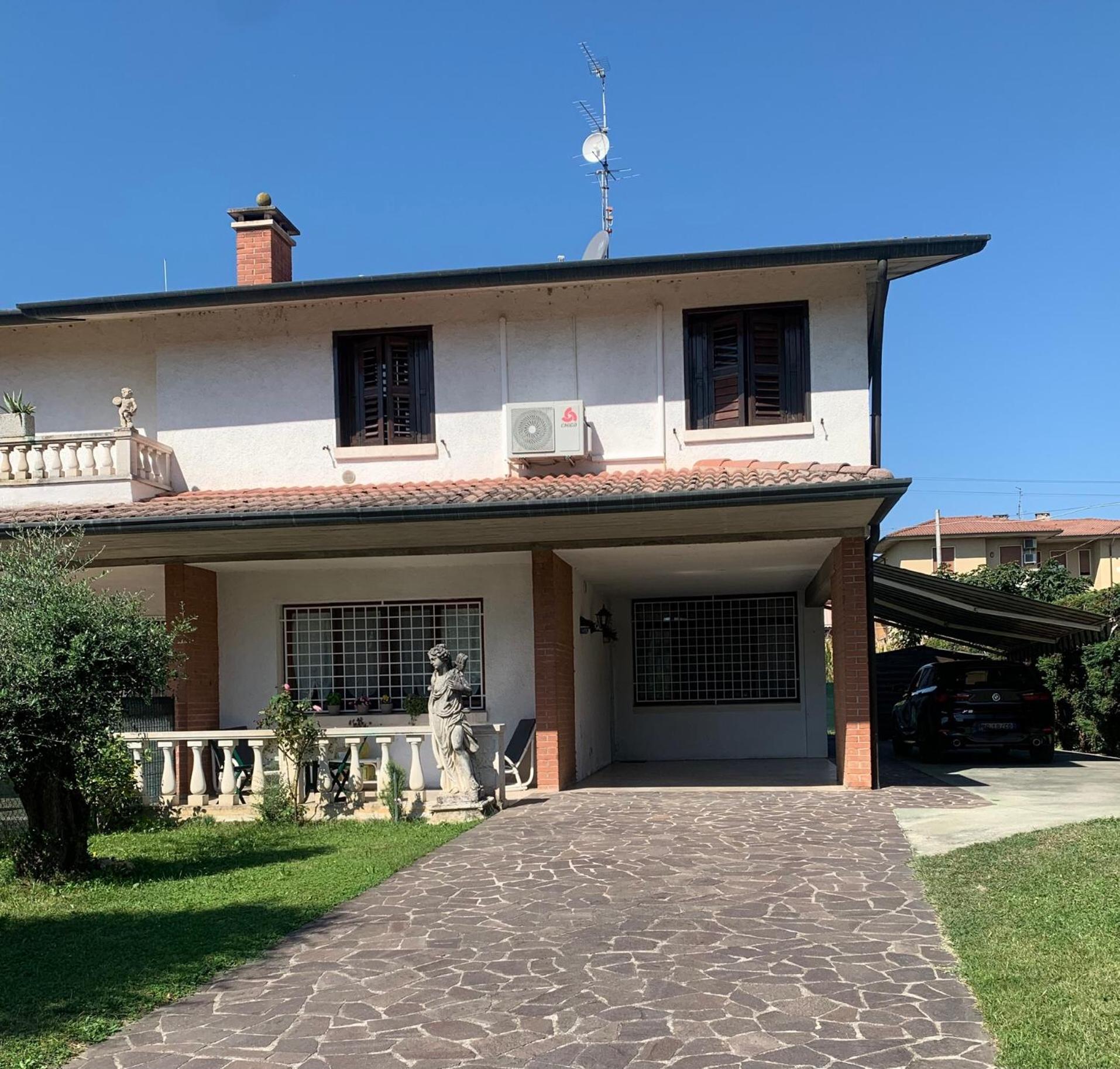 トッリ・ディ・クアルテゾーロ A Casa Di Luヴィラ エクステリア 写真