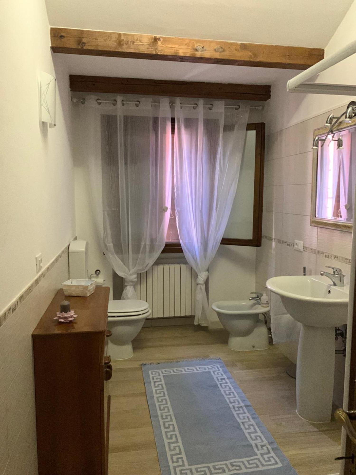 トッリ・ディ・クアルテゾーロ A Casa Di Luヴィラ エクステリア 写真